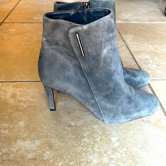 Vince Camuto Shoes - ⭐️ Bogo ⭐️ New Vince Camuto 6 (36) gray suet angle boots booties